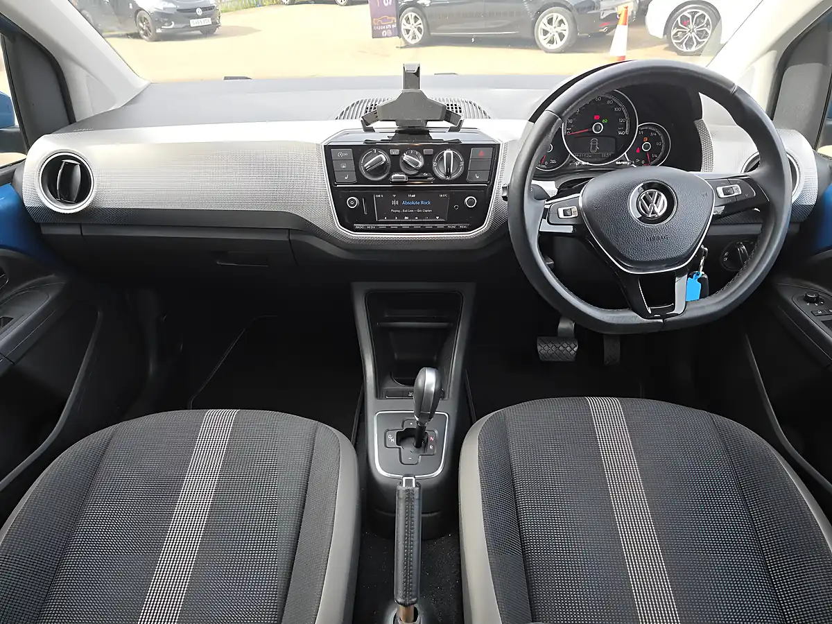 Used 2017 Volkswagen Up! High Up! Blue - Interior and Exterior details 7