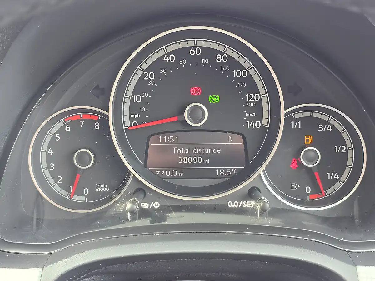 Used 2017 Volkswagen Up! High Up! Blue - Interior and Exterior details 9