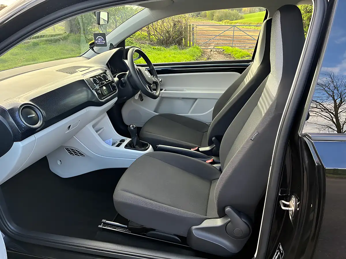 Used 2017 Volkswagen Up! Move Up! Black - Interior and Exterior details 7