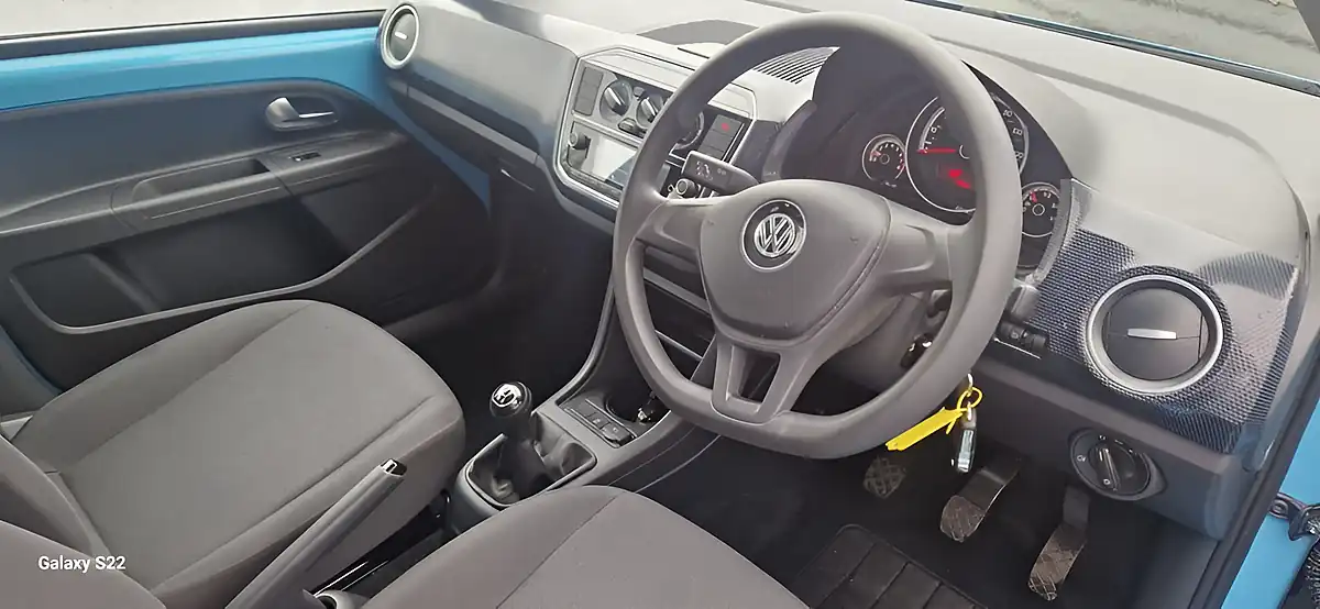 Used 2017 Volkswagen Up! Move Up! Blue - Interior and Exterior details 9