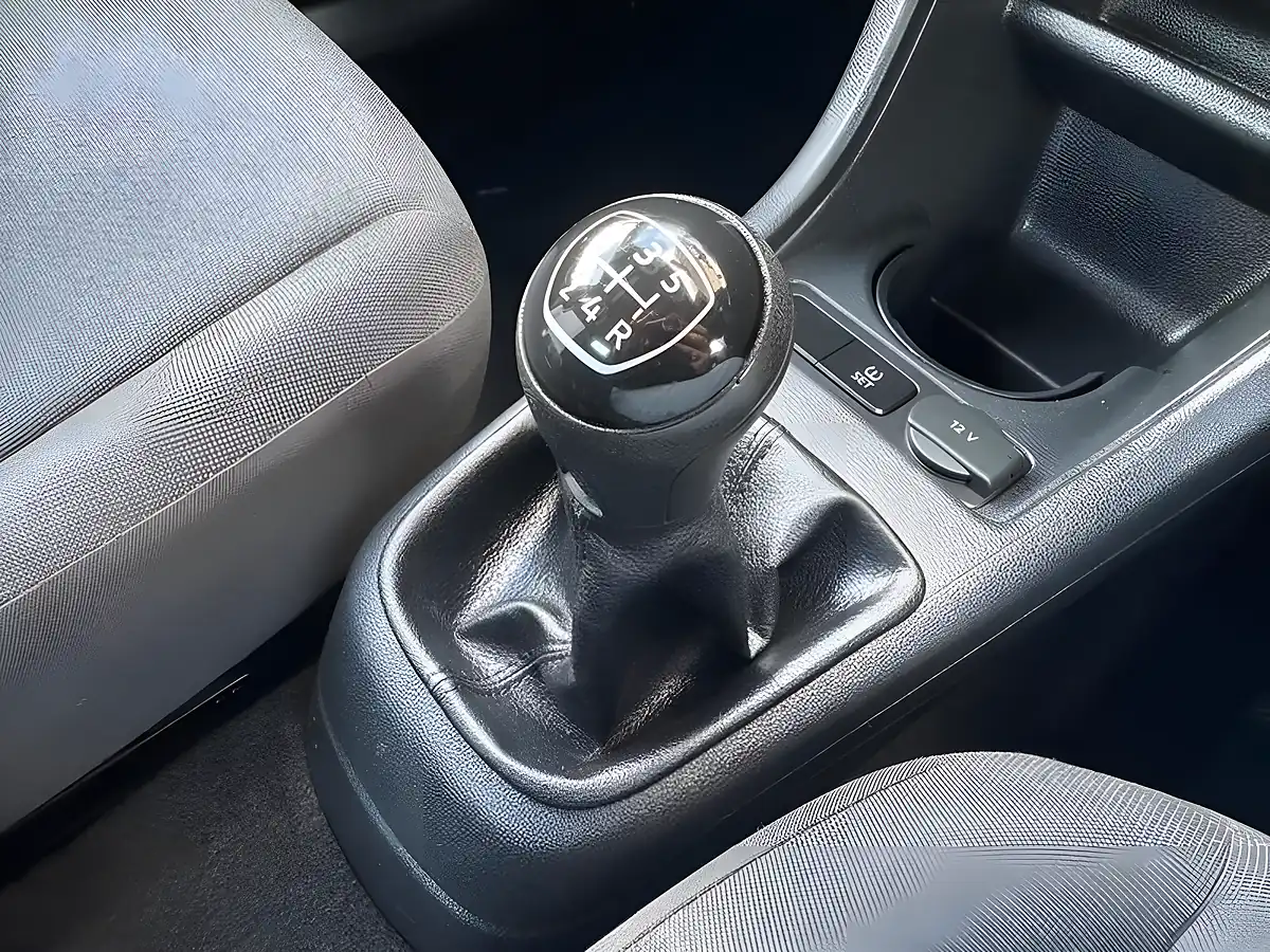Used 2017 Volkswagen Up! Move Up Blue - Interior and Exterior details 15