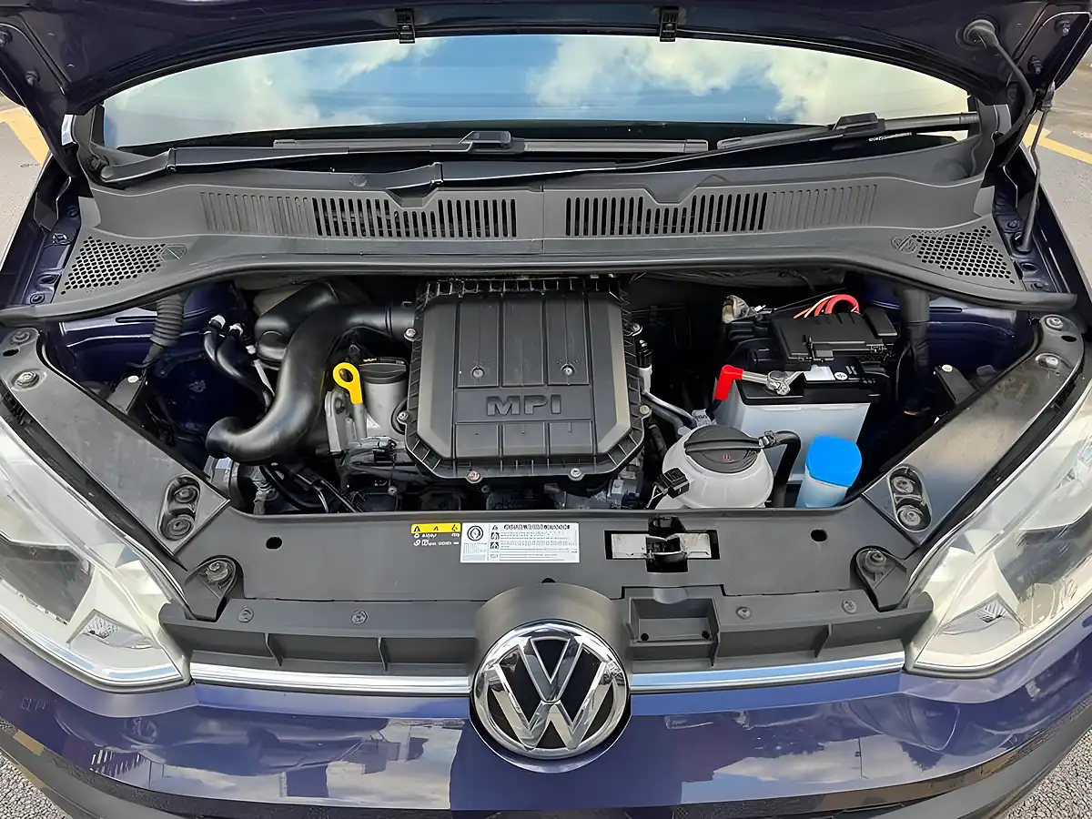 Used 2017 Volkswagen Up! Move Up Blue - Interior and Exterior details 9
