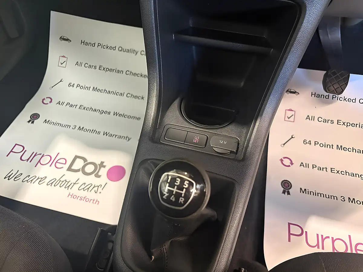 Used 2017 Volkswagen Up! Move Up! Silver - Interior and Exterior details 10