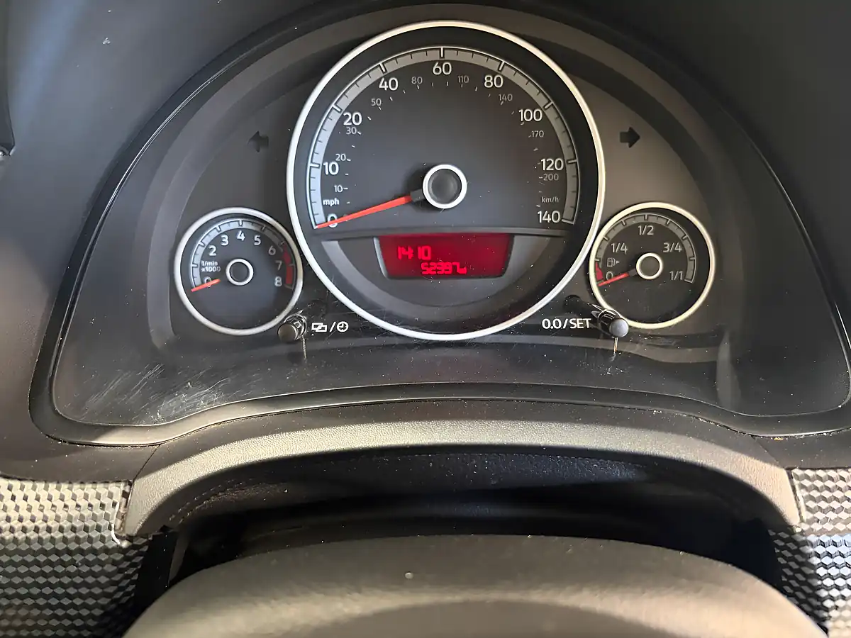Used 2017 Volkswagen Up! Move Up! Silver - Interior and Exterior details 17