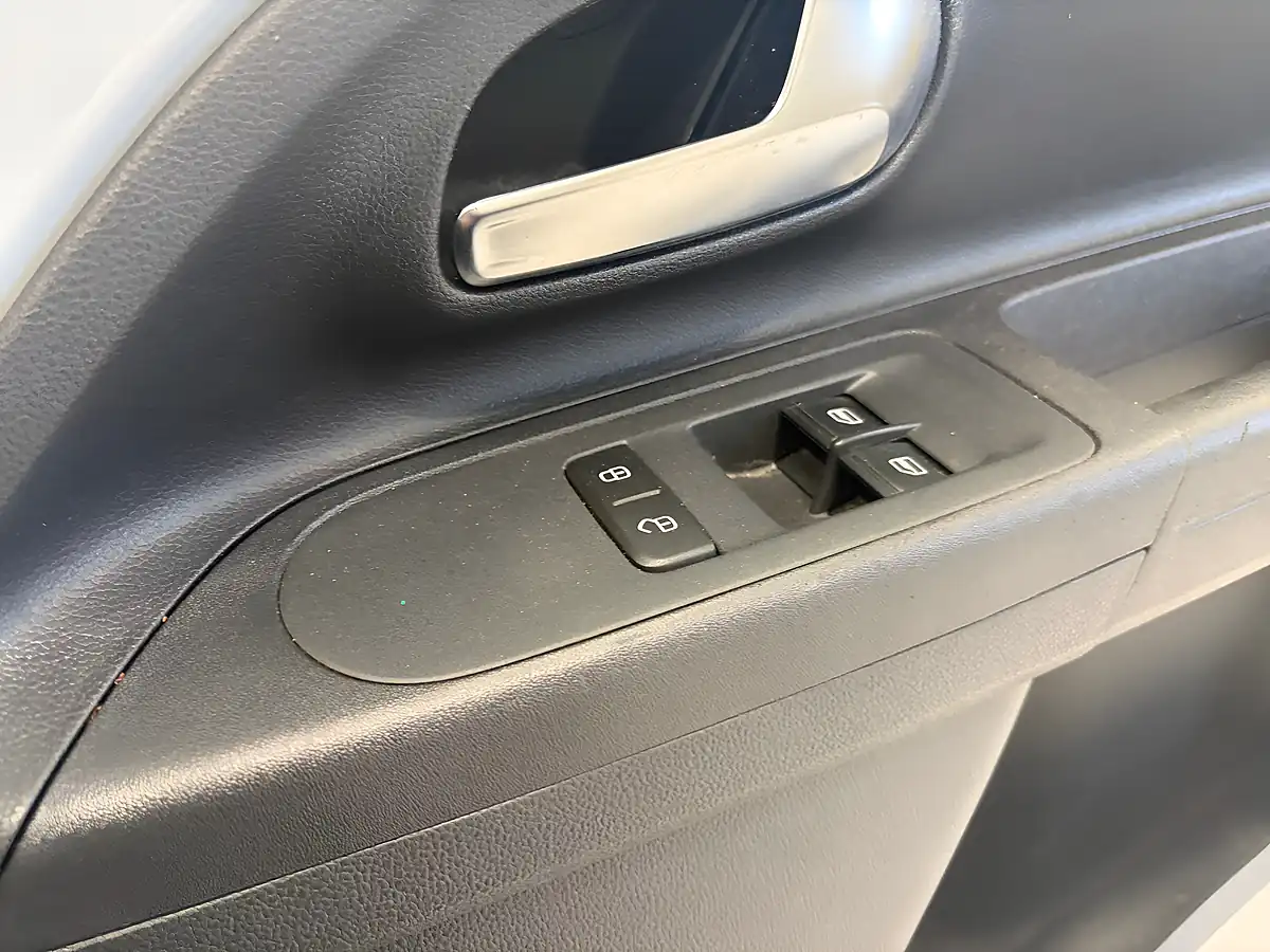 Used 2017 Volkswagen Up! Move Up! Silver - Interior and Exterior details 20