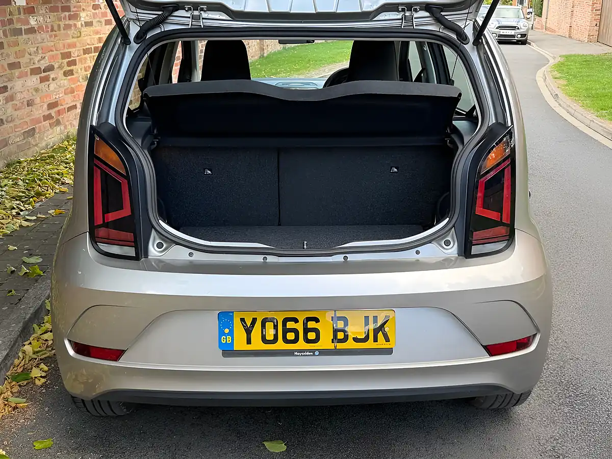 Used 2017 Volkswagen Up! Move Up! Silver - Interior and Exterior details 17