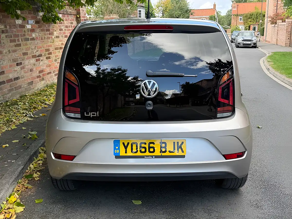 Used 2017 Volkswagen Up! Move Up! Silver - Interior and Exterior details 18