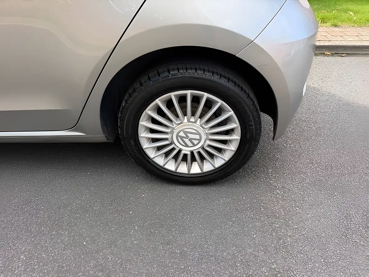 Used 2017 Volkswagen Up! Move Up! Silver - Interior and Exterior details 19
