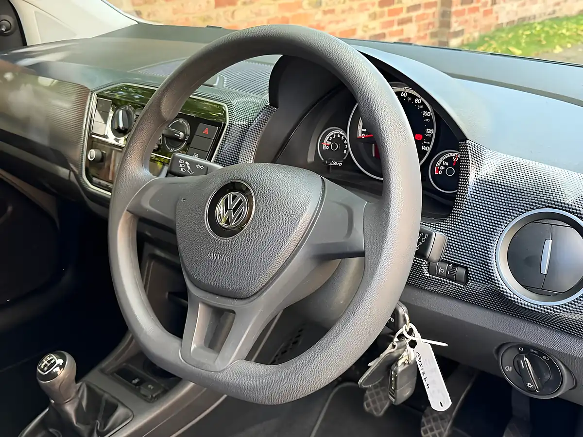 Used 2017 Volkswagen Up! Move Up! Silver - Interior and Exterior details 6