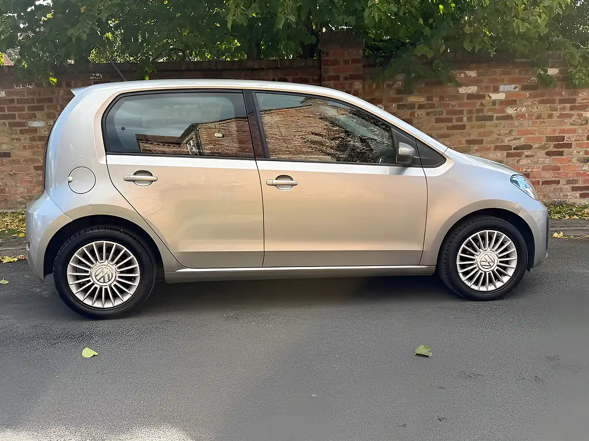 Used 2017 Volkswagen Up! Move Up! Silver - Interior and Exterior details 7