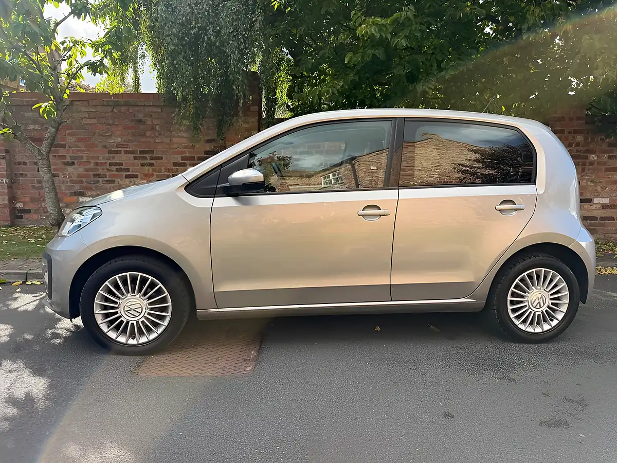 Used 2017 Volkswagen Up! Move Up! Silver - Interior and Exterior details 8