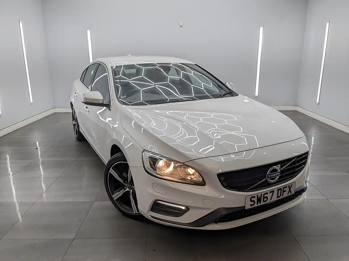 Used 2017 Volvo S60 R-Design Nav Ice White - Front View
