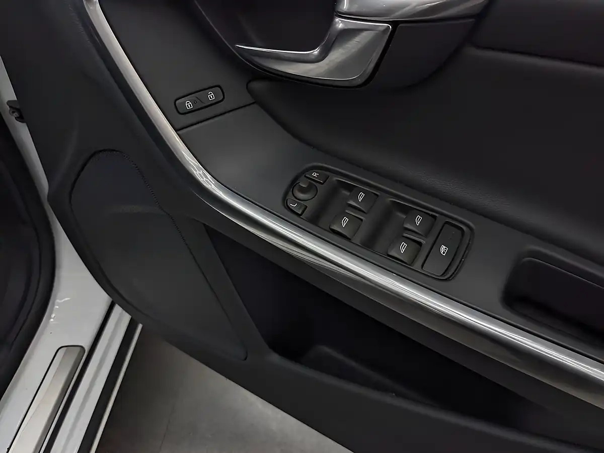 Used 2017 Volvo S60 R-Design Nav Ice White - Interior and Exterior details 10