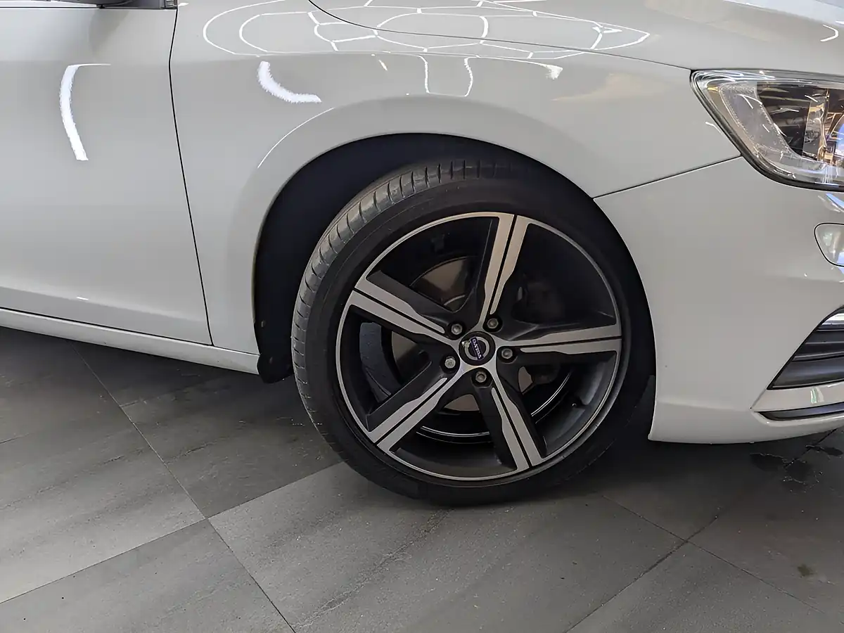 Used 2017 Volvo S60 R-Design Nav Ice White - Interior and Exterior details 3