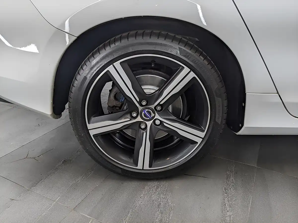 Used 2017 Volvo S60 R-Design Nav Ice White - Interior and Exterior details 4