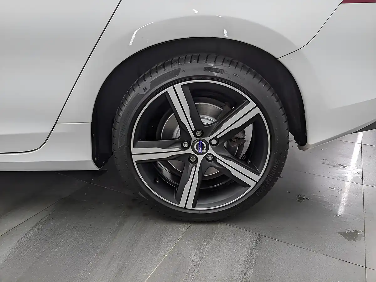 Used 2017 Volvo S60 R-Design Nav Ice White - Interior and Exterior details 5