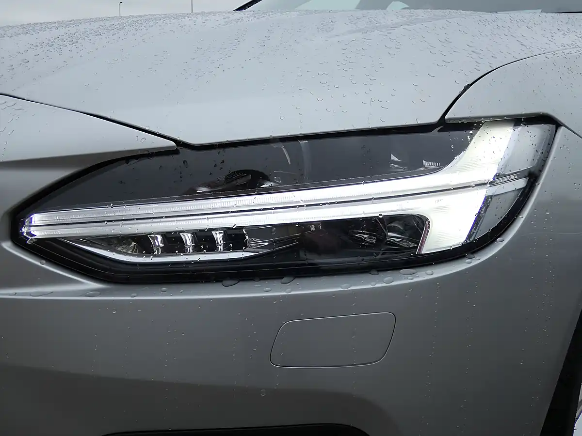 Used 2017 Volvo S90 Inscription Bright Silver - Interior and Exterior details 10