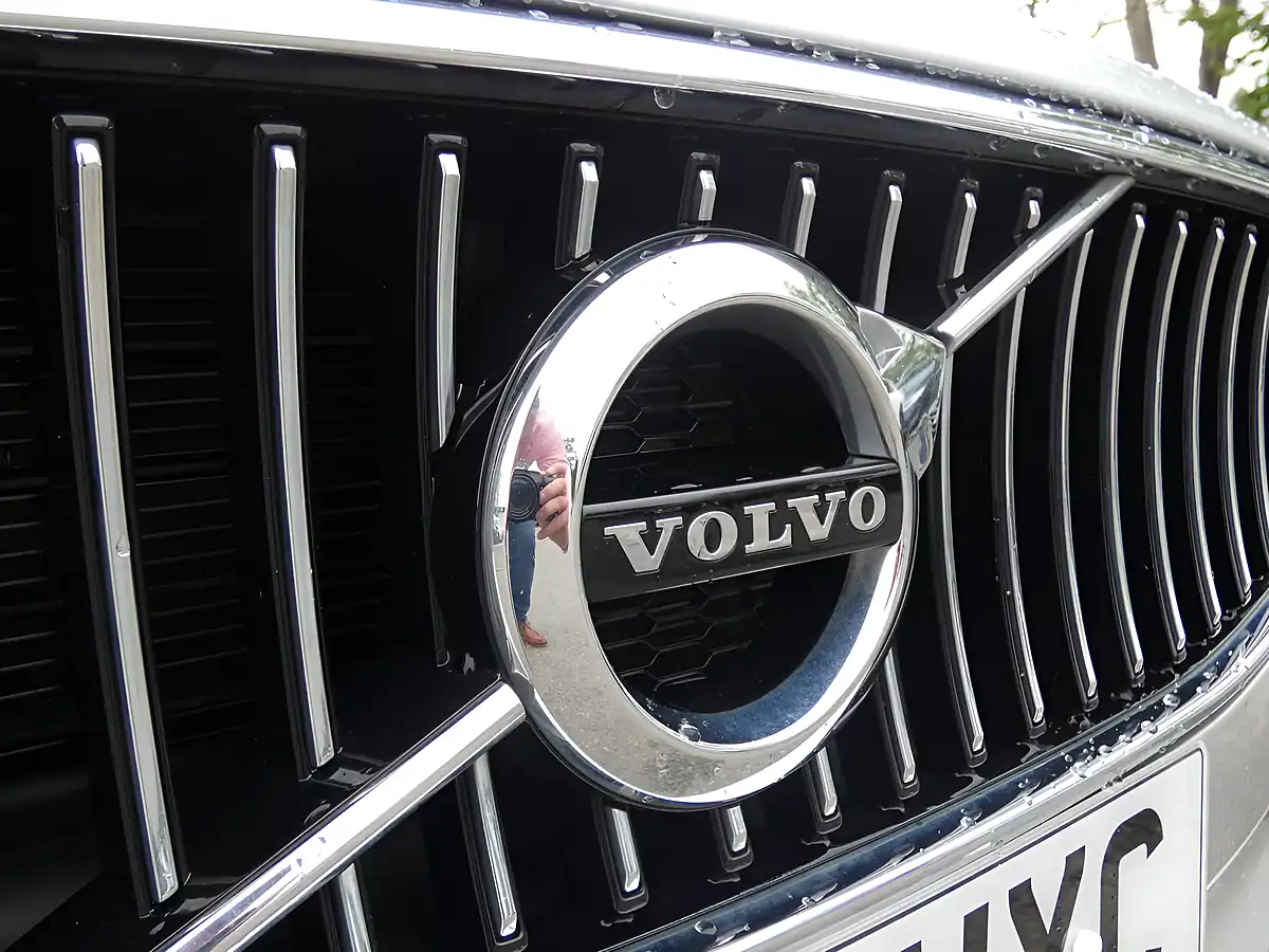 Used 2017 Volvo S90 Inscription Bright Silver - Interior and Exterior details 11