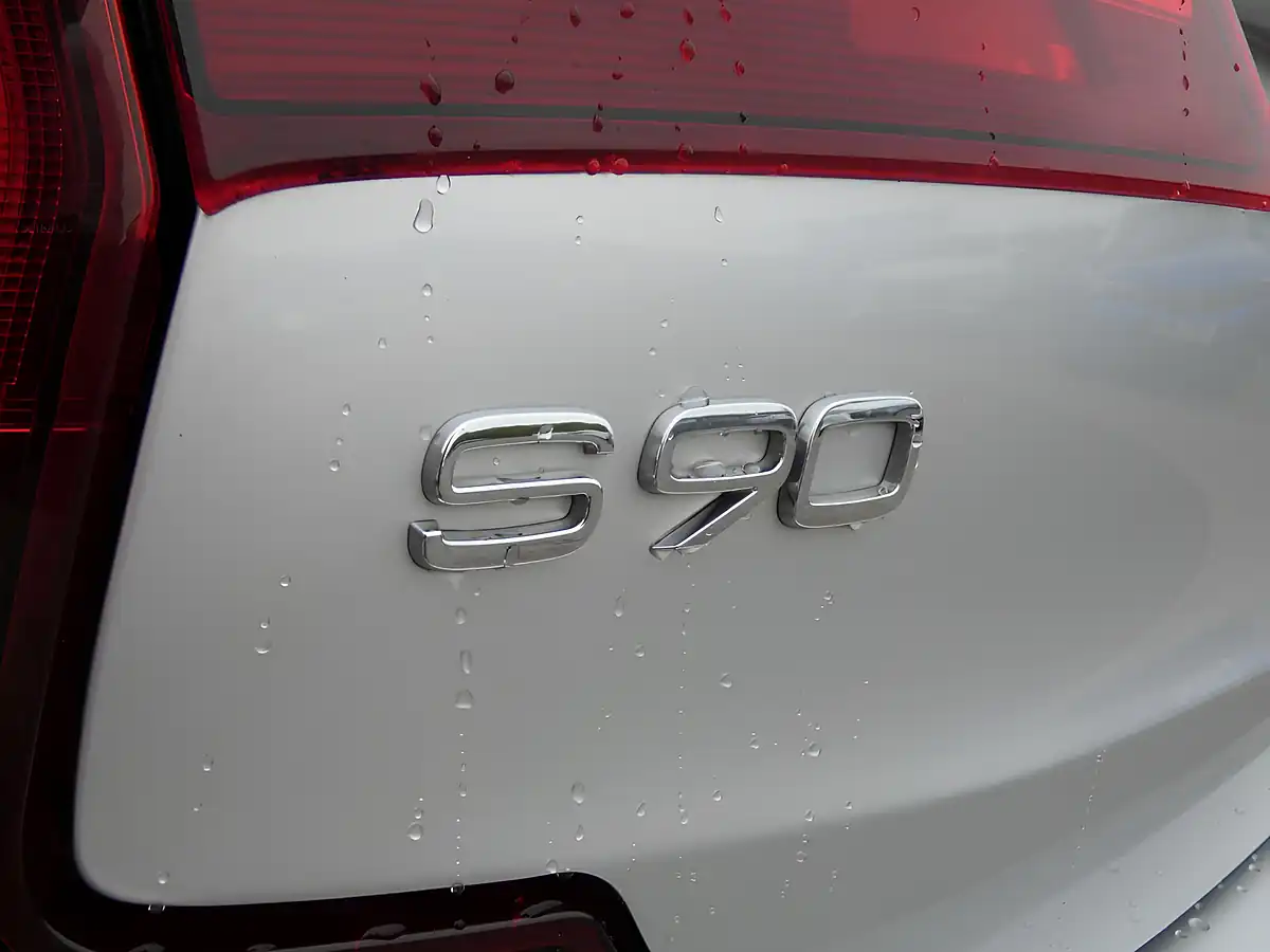 Used 2017 Volvo S90 Inscription Bright Silver - Interior and Exterior details 13