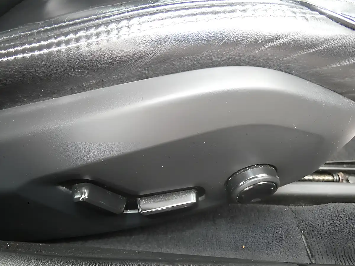 Used 2017 Volvo S90 Inscription Bright Silver - Interior and Exterior details 18