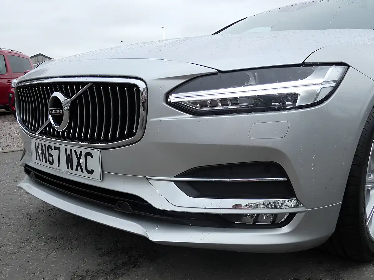 Used 2017 Volvo S90 Inscription Bright Silver - Interior and Exterior details 9