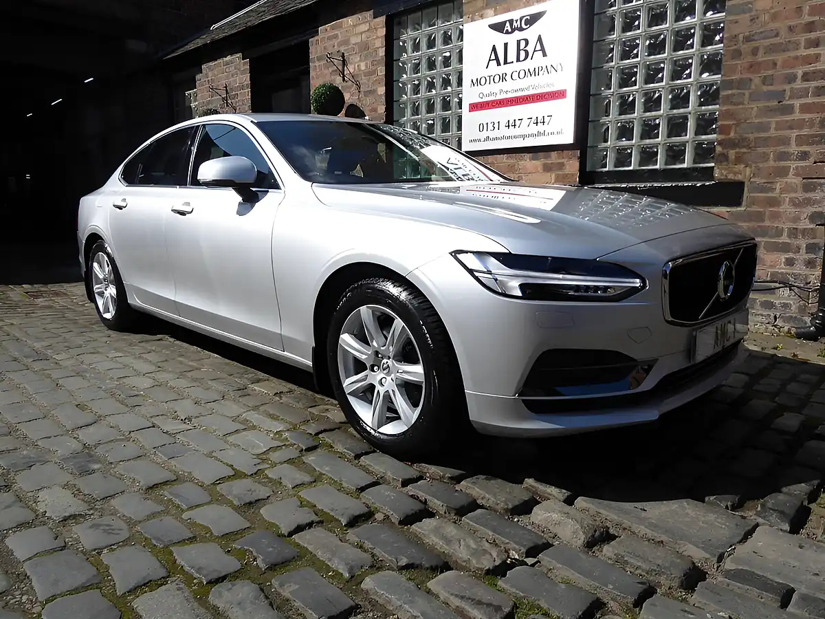 Used 2017 Volvo S90 Momentum Silver - Front View