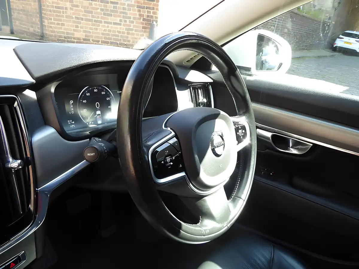 Used 2017 Volvo S90 Momentum Silver - Interior and Exterior details 10