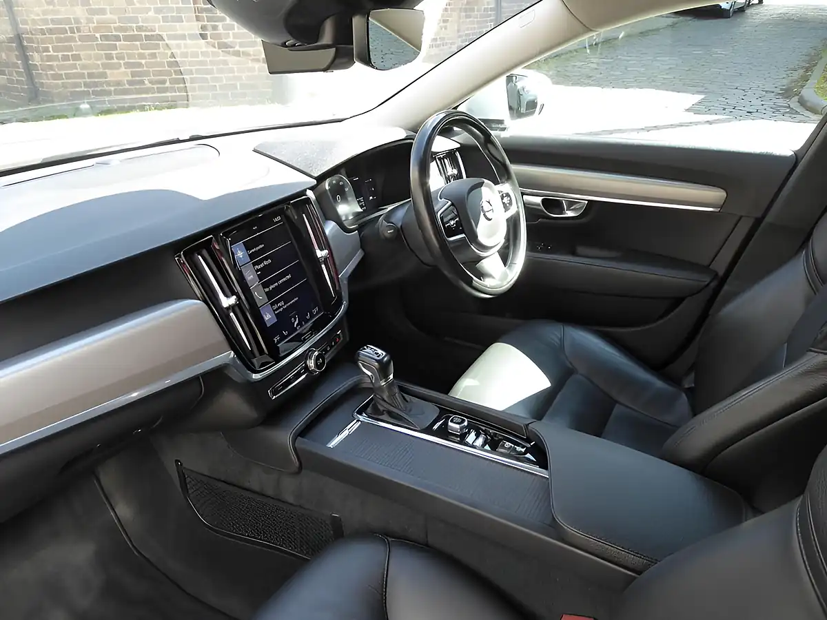 Used 2017 Volvo S90 Momentum Silver - Interior and Exterior details 11