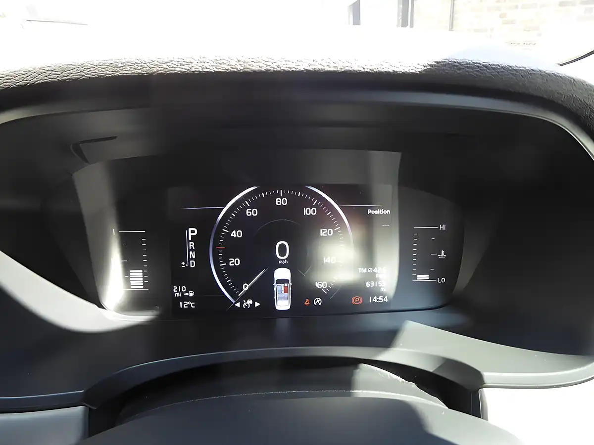Used 2017 Volvo S90 Momentum Silver - Interior and Exterior details 14