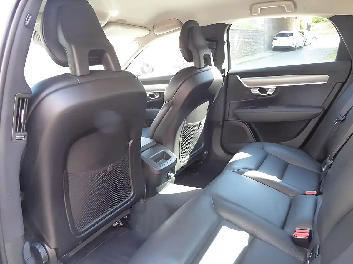 Used 2017 Volvo S90 Momentum Silver - Interior and Exterior details 16