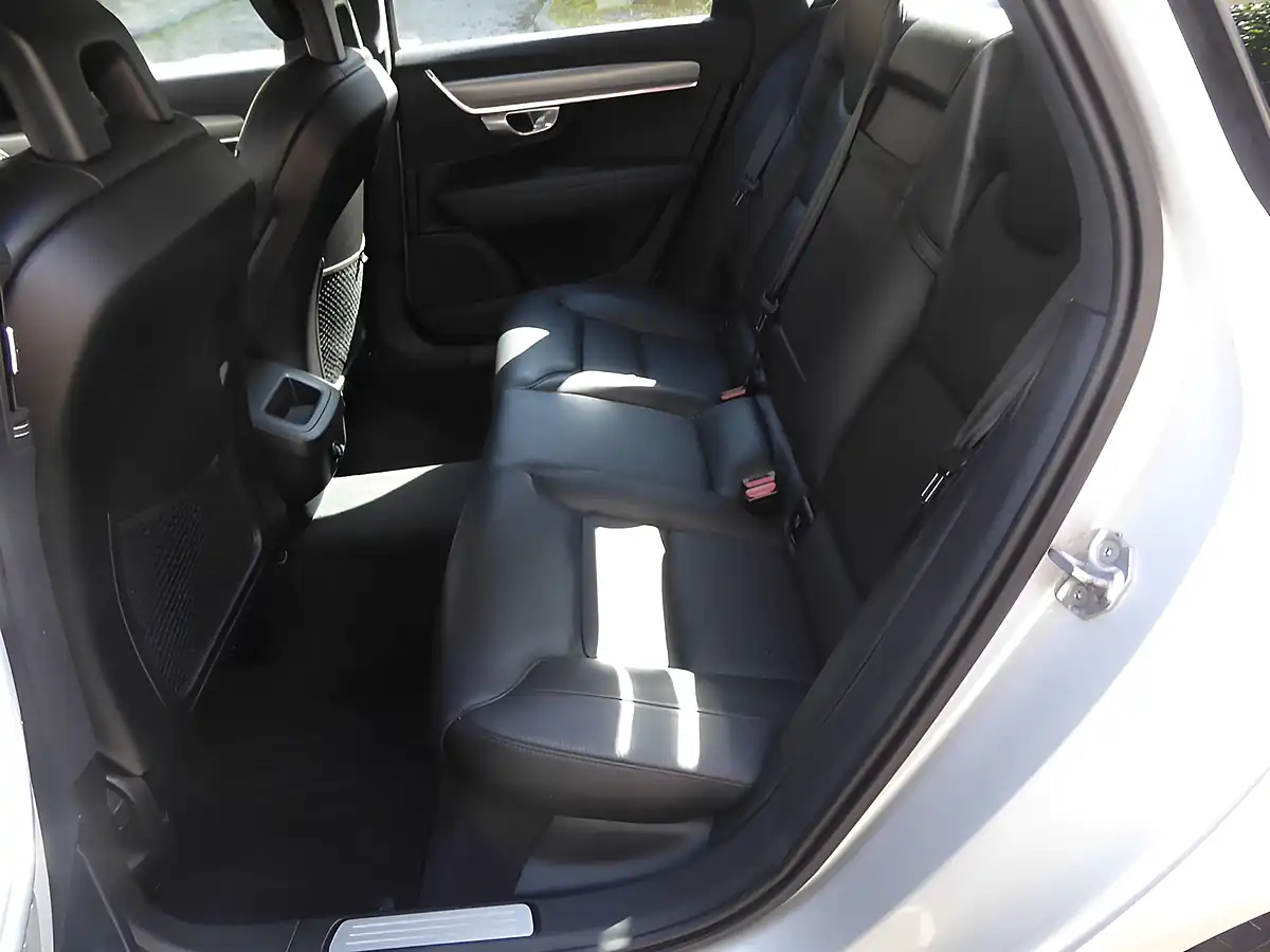 Used 2017 Volvo S90 Momentum Silver - Interior and Exterior details 17