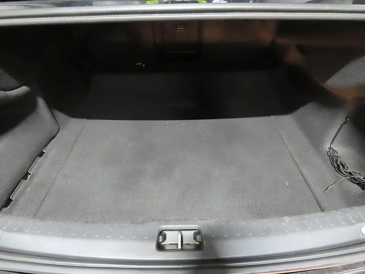 Used 2017 Volvo S90 R-Design Black - Interior and Exterior details 9