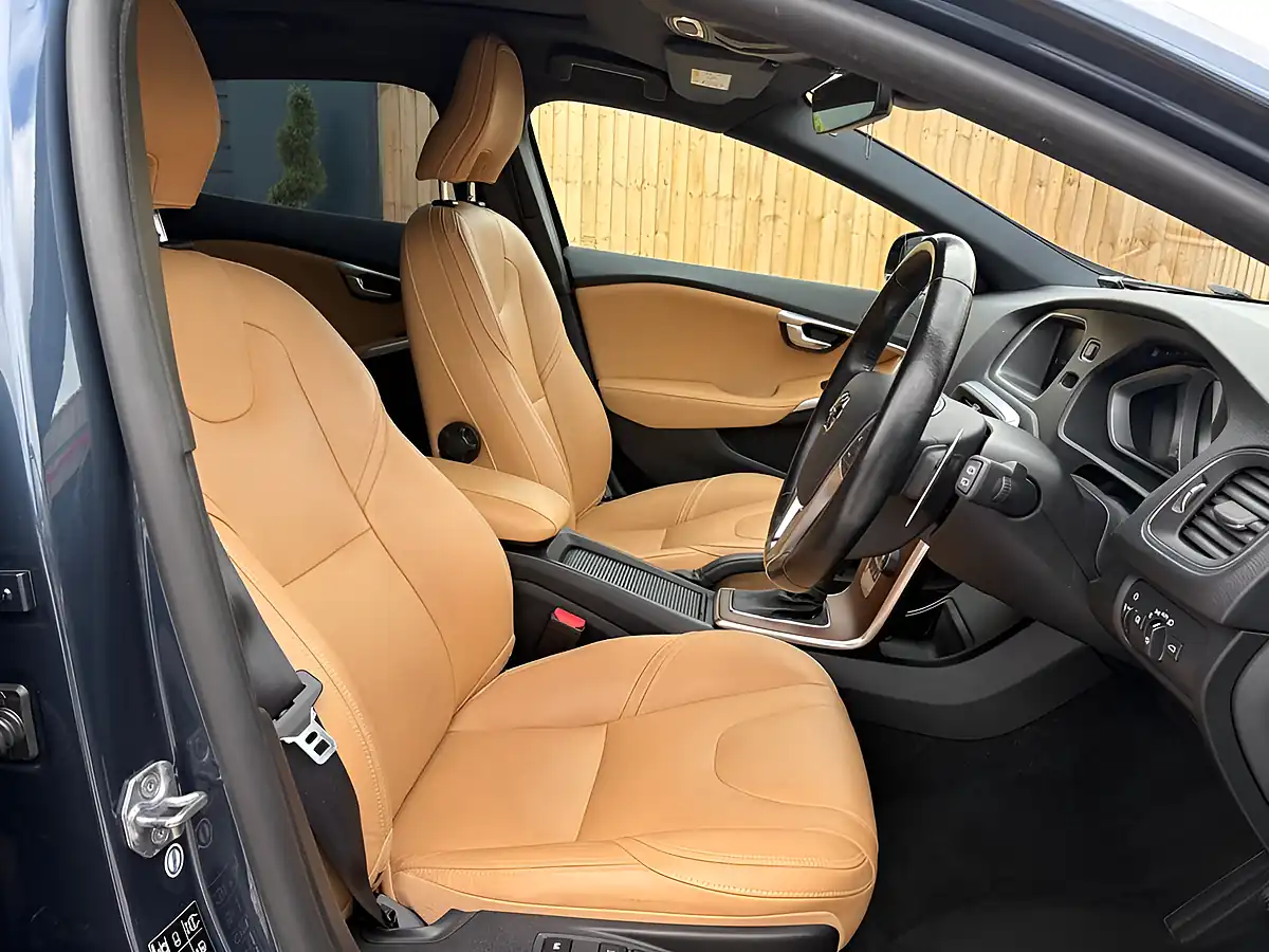 Used 2017 Volvo V40 Cross Country Pro Blue - Interior and Exterior details 10