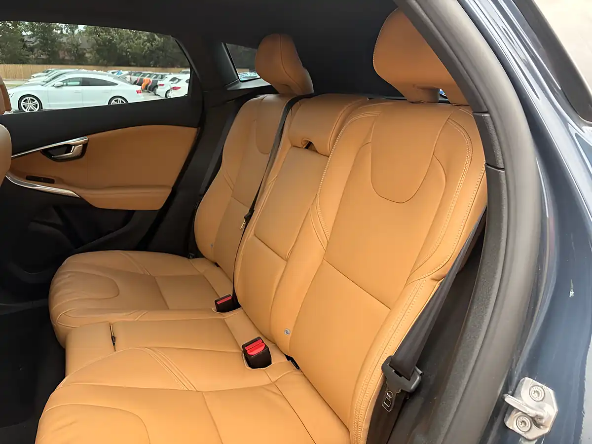Used 2017 Volvo V40 Cross Country Pro Blue - Interior and Exterior details 14