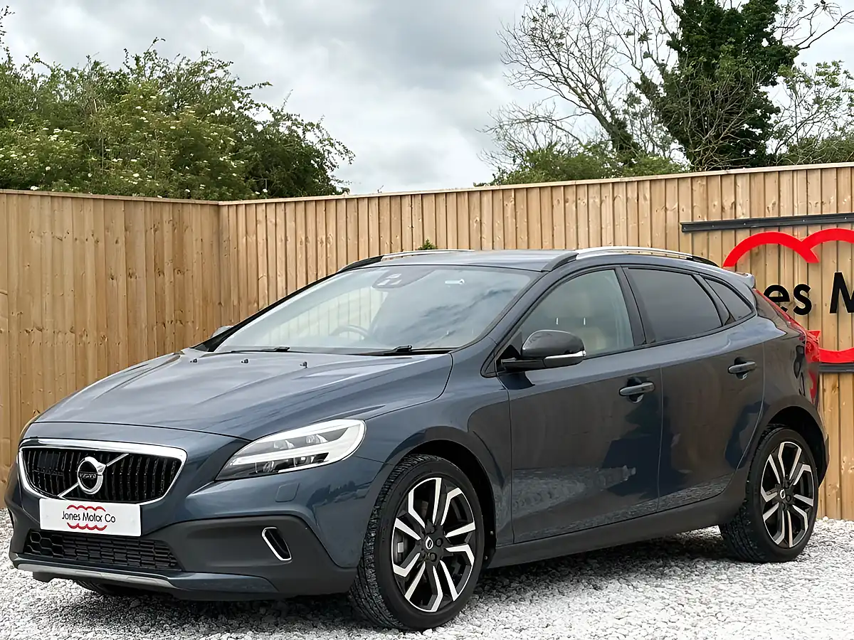 Used 2017 Volvo V40 Cross Country Pro Blue - Interior and Exterior details 2