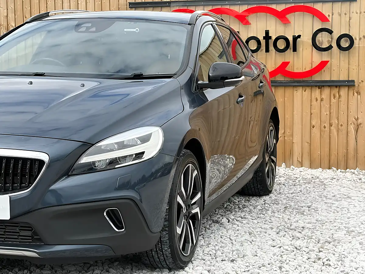 Used 2017 Volvo V40 Cross Country Pro Blue - Interior and Exterior details 4