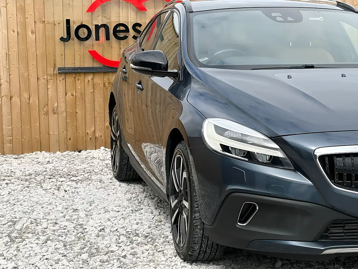 Used 2017 Volvo V40 Cross Country Pro Blue - Interior and Exterior details 5