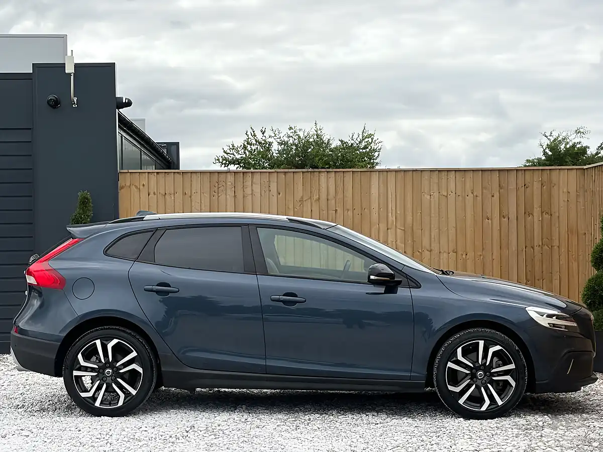 Used 2017 Volvo V40 Cross Country Pro Blue - Interior and Exterior details 8
