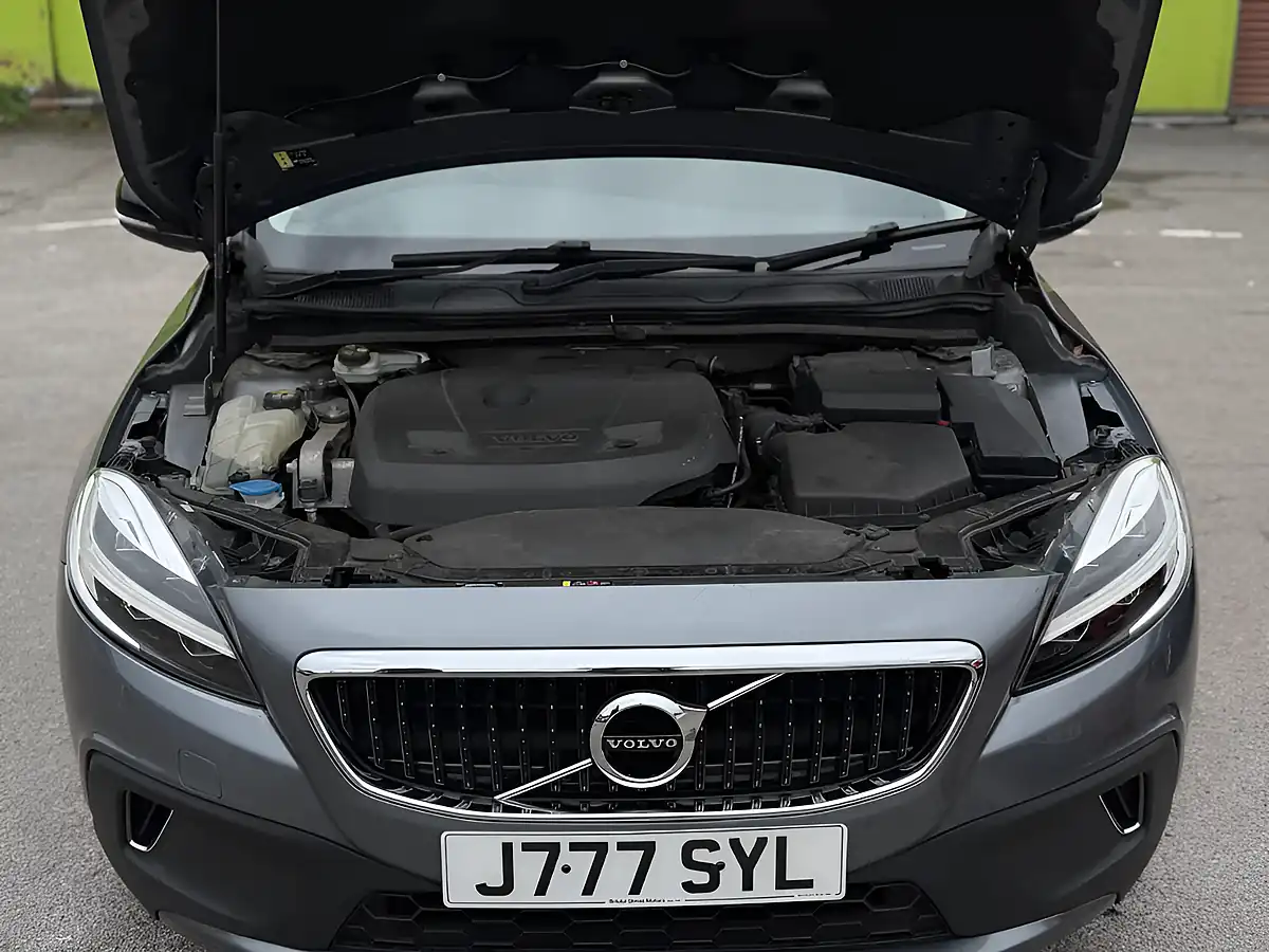 Used 2017 Volvo V40 Cross Country Pro Osmium Grey - Interior and Exterior details 10
