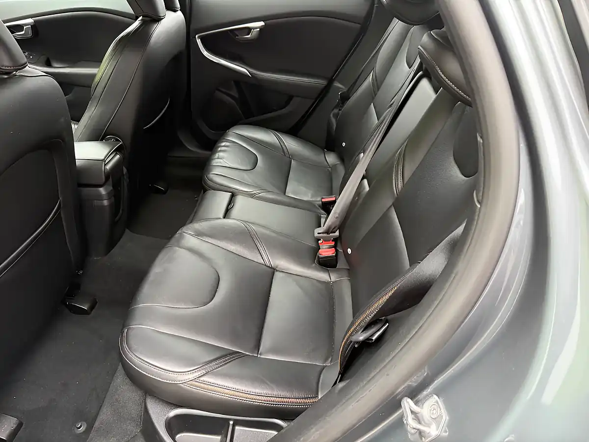 Used 2017 Volvo V40 Cross Country Pro Osmium Grey - Interior and Exterior details 12