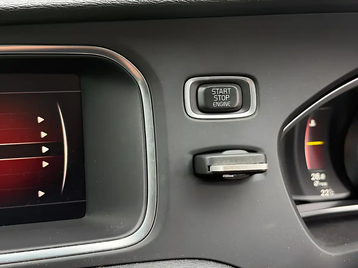 Used 2017 Volvo V40 Cross Country Pro Osmium Grey - Interior and Exterior details 17