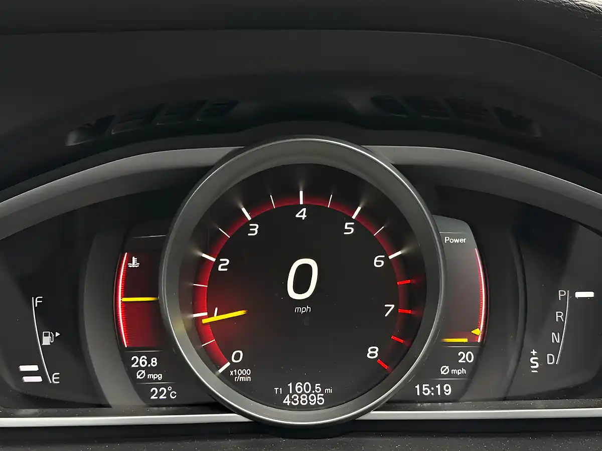 Used 2017 Volvo V40 Cross Country Pro Osmium Grey - Interior and Exterior details 20