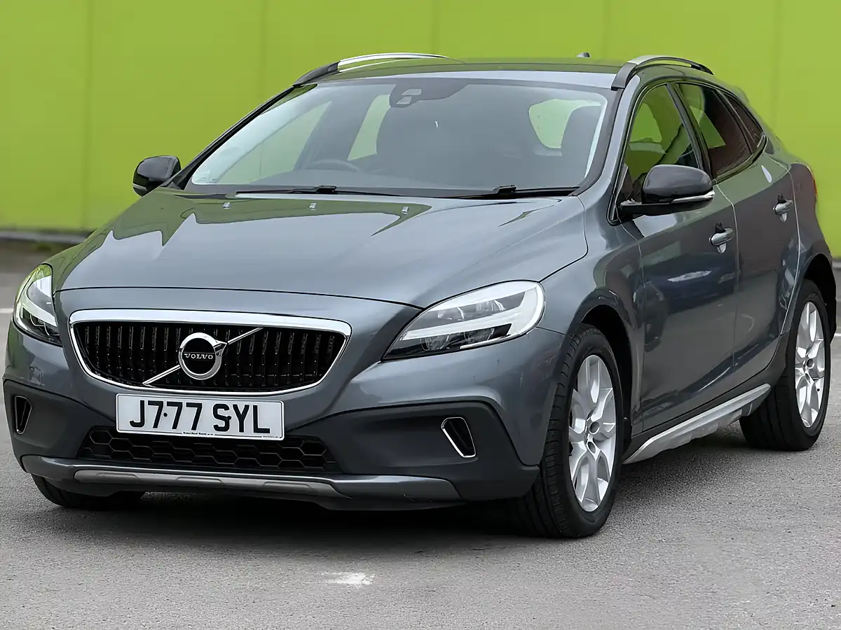 Used 2017 Volvo V40 Cross Country Pro Osmium Grey - Interior and Exterior details 4
