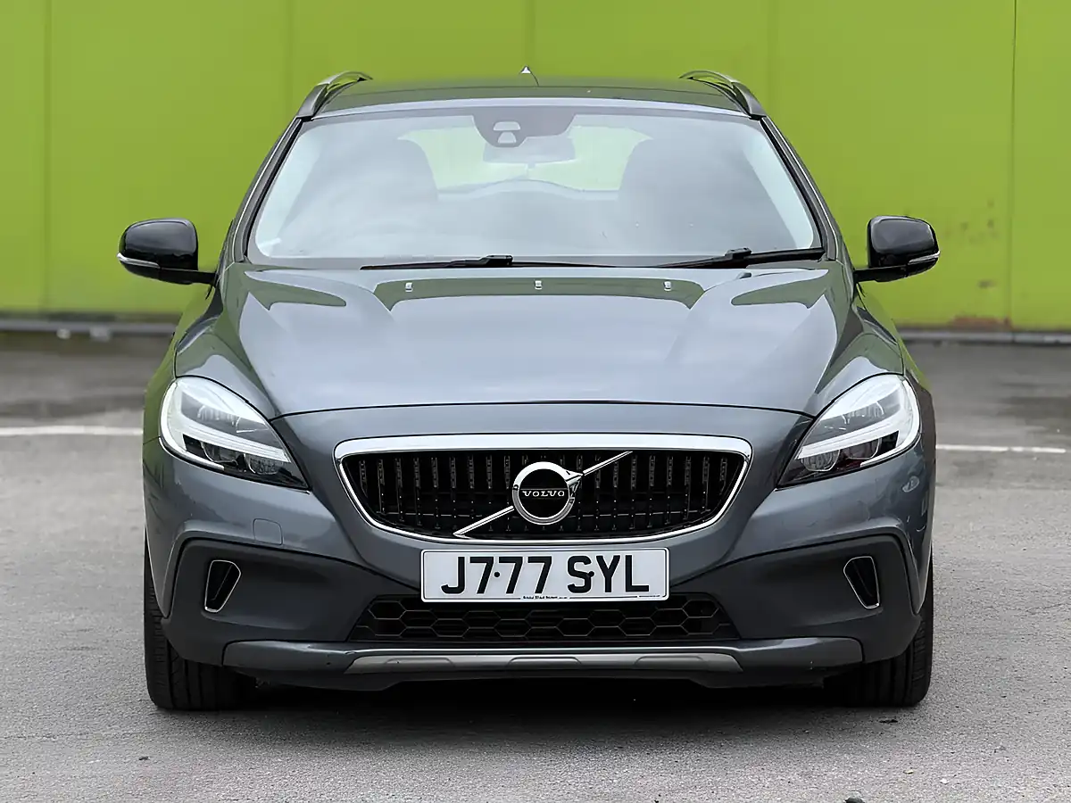 Used 2017 Volvo V40 Cross Country Pro Osmium Grey - Interior and Exterior details 5