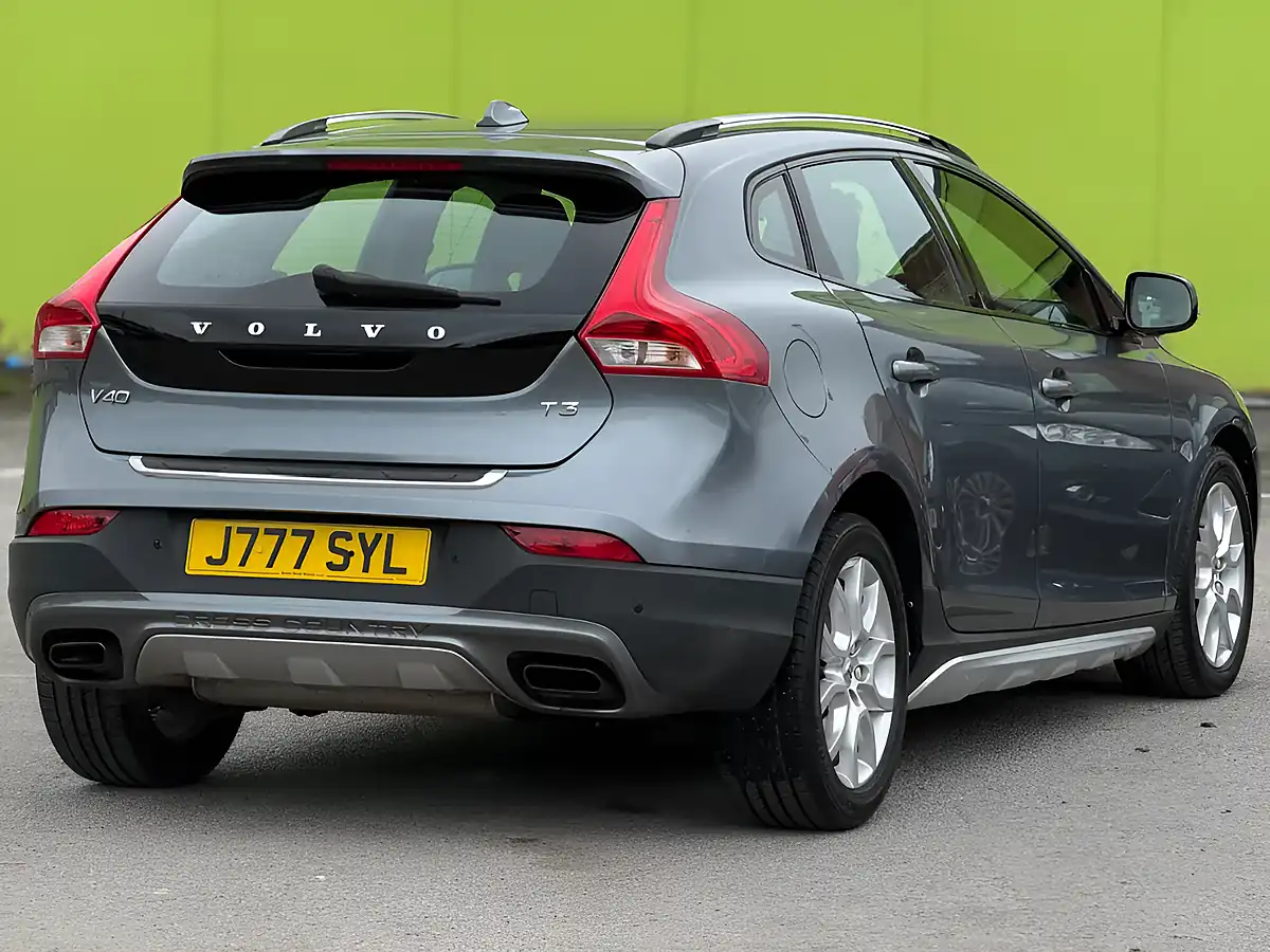 Used 2017 Volvo V40 Cross Country Pro Osmium Grey - Interior and Exterior details 6