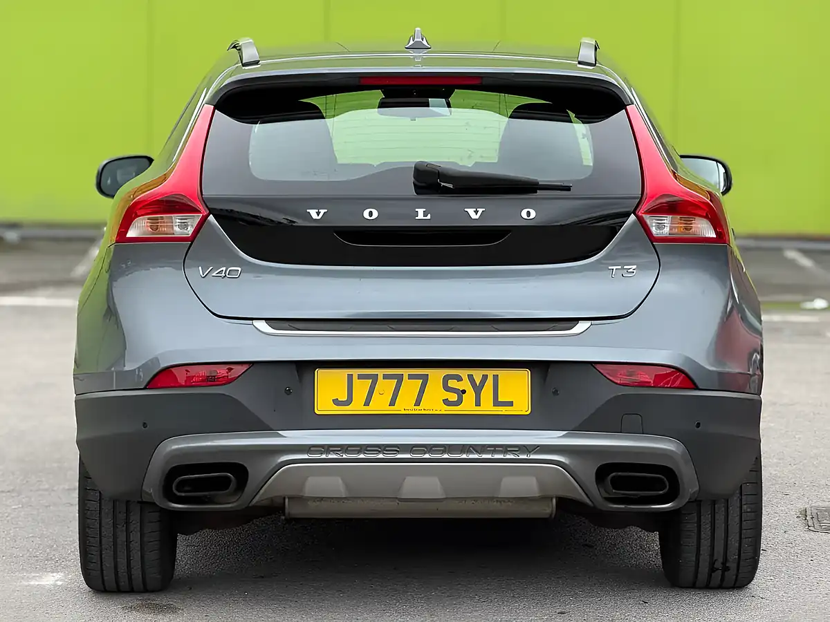 Used 2017 Volvo V40 Cross Country Pro Osmium Grey - Interior and Exterior details 8