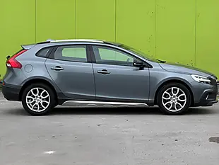 Used 2017 Volvo V40 Cross Country Pro Osmium Grey - Interior and Exterior details 9