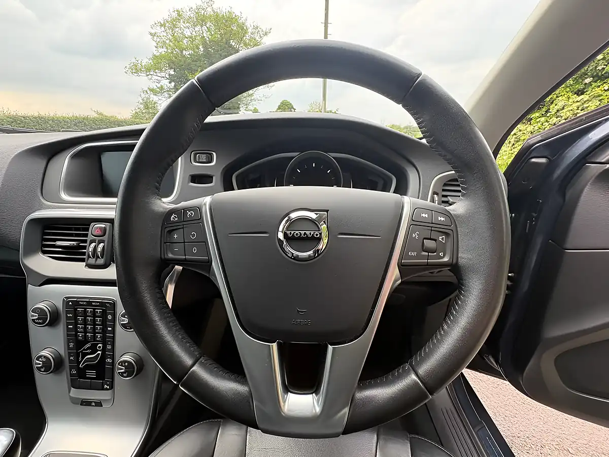 Used 2017 Volvo V40 Inscription Denim Blue - Interior and Exterior details 12