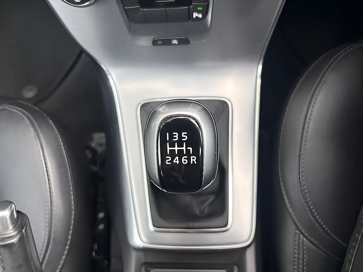 Used 2017 Volvo V40 Inscription Denim Blue - Interior and Exterior details 18