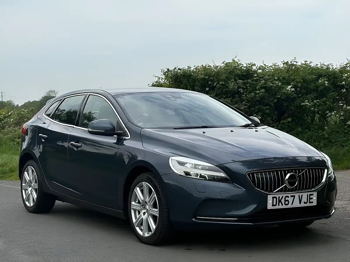 Used 2017 Volvo V40 Inscription Denim Blue - Interior and Exterior details 3